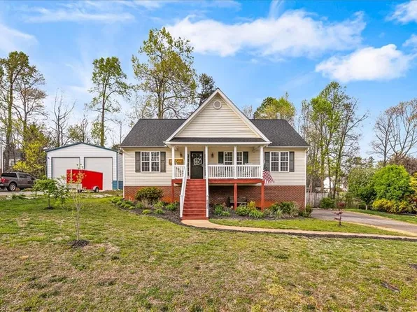 6830 Rangecrest Rd, Belews Creek, NC 27009