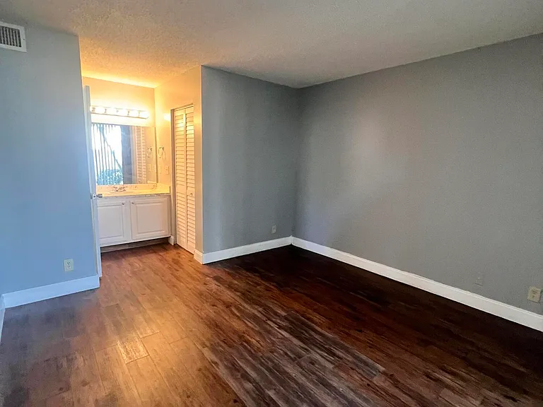 718 Executive Center Dr #111 — Photo 6