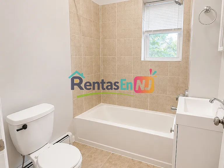 28 Sherman Ave #1A — Photo 2