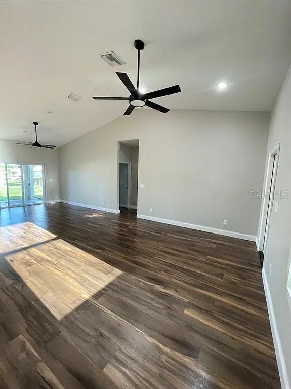 3 bed, 2.0 bath, 1567 sqft, $1,950 — Photo 3