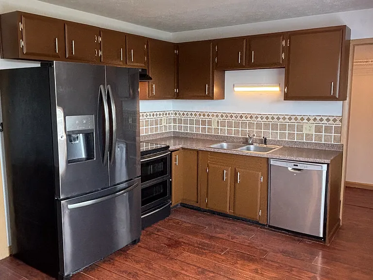 310 Southern Dr — Photo 2