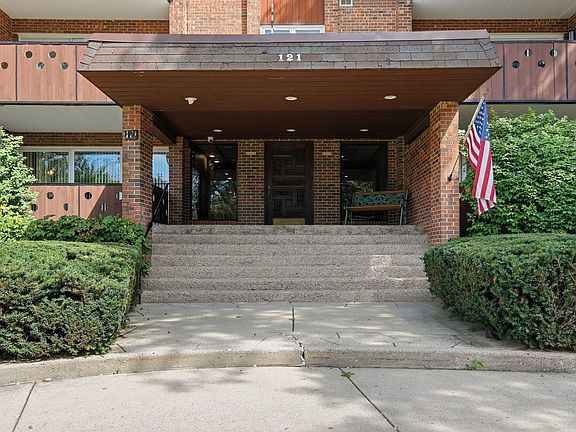2nd image of 121 S Spruce Ave APT 207