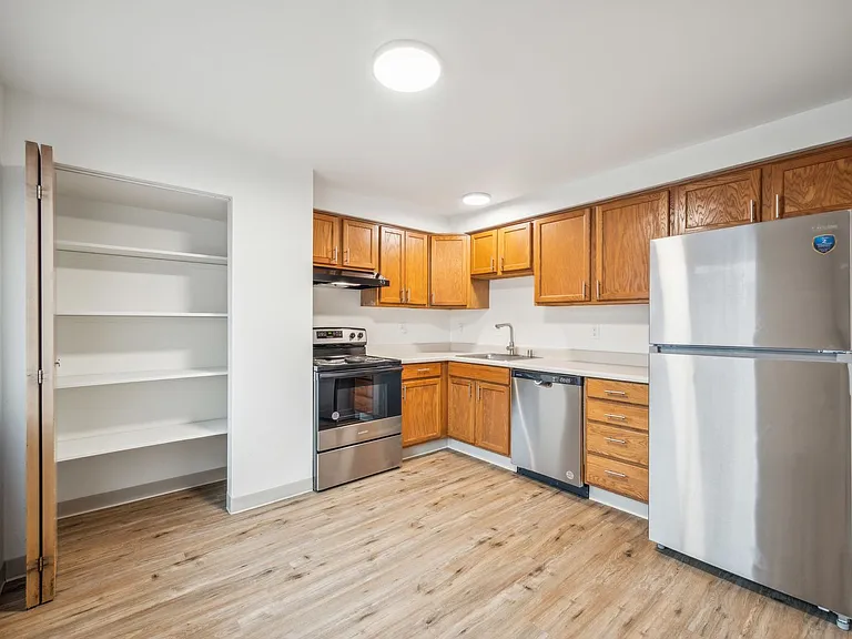 The 1800 Place Apartments — Photo 17