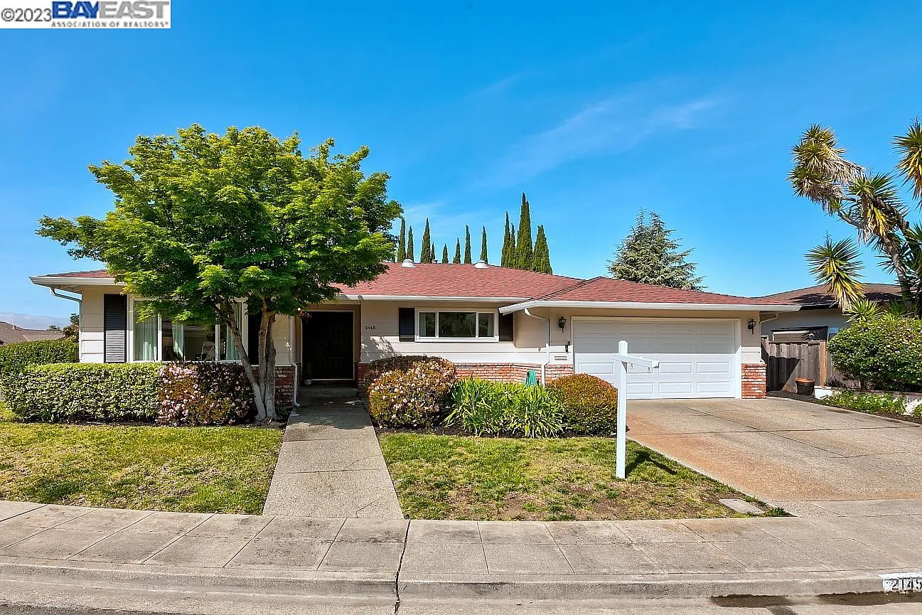 2145 Hillside Dr photo 1
