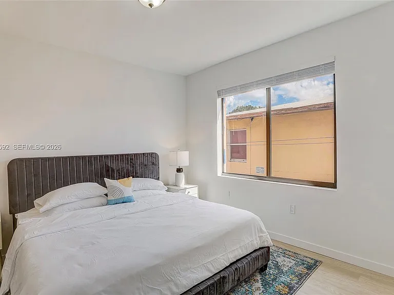 1553 SW 7th St #15 — Photo 6