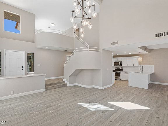 4th image of 8481 Heather Downs Dr