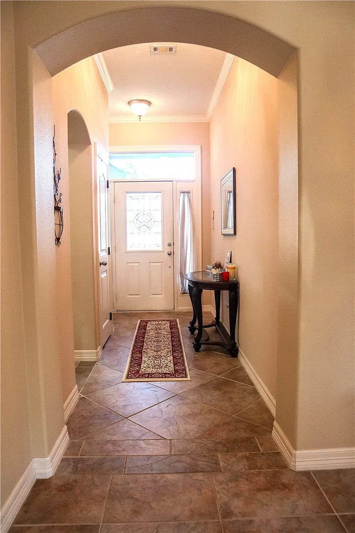 3 bed, 1796 sqft, $2,150 — Photo 4