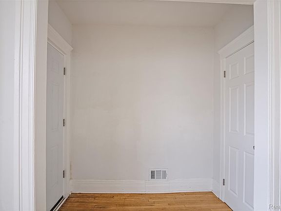 5th image of 6224 Hecla St