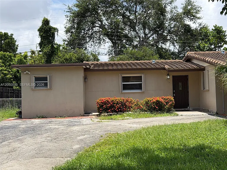 7889 NW 174th St #STUDIO — Photo 8