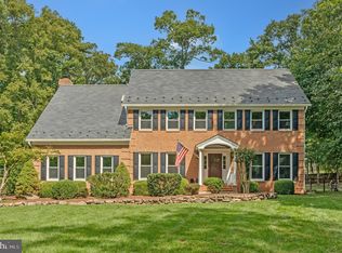 116 Lake Dr, Sterling, VA 20164