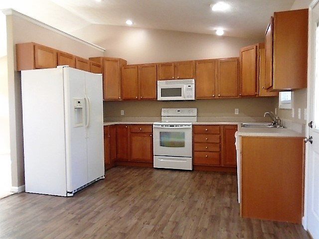 2nd image of 824 Allendale Dr