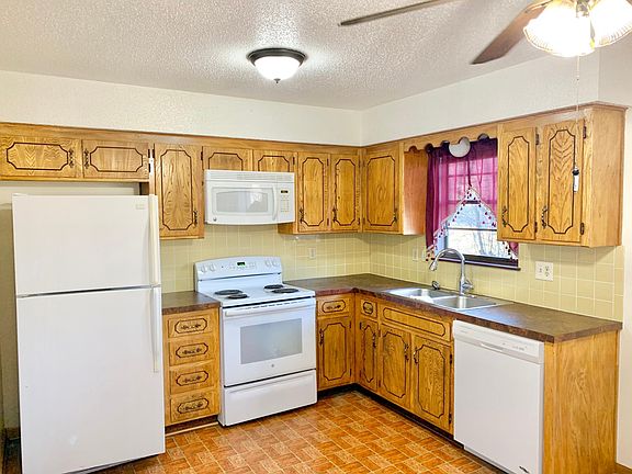 3rd image of 1408 Dakota St
