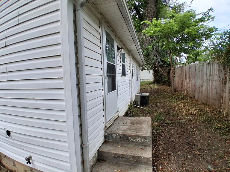 1003 S Grand Ave — Photo 11