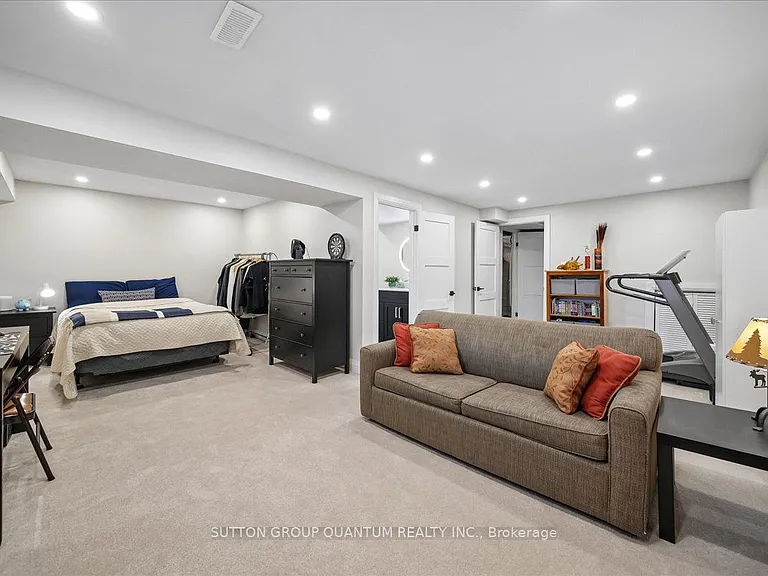 1120 Montgomery Dr — Photo 7