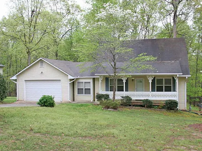 3 bed, 2099 sqft, $2,250 — Photo 1