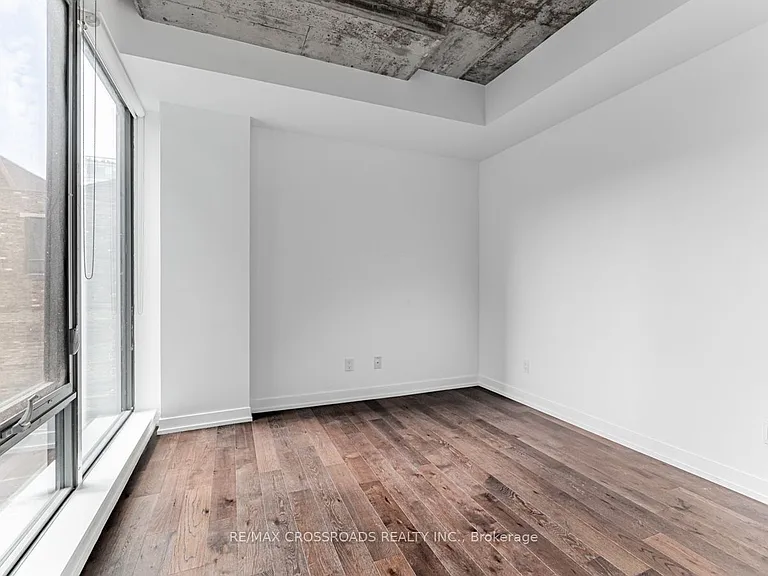 560 King St W #524 — Photo 19
