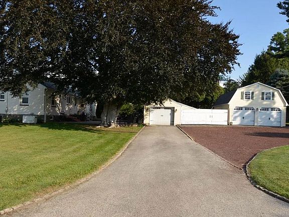 2nd image of 302 S Valley Forge Rd