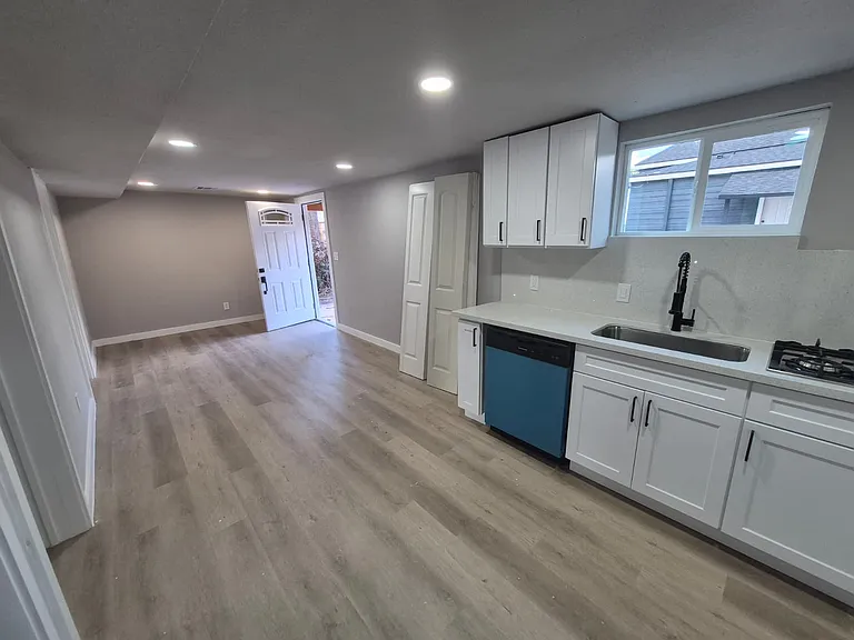 2209 Gano St #3 — Photo 12