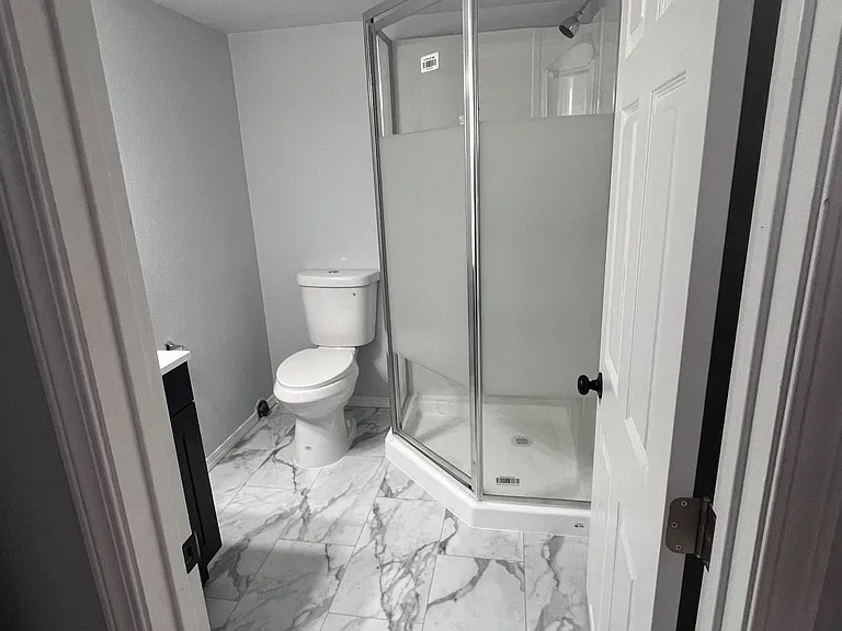 4551 4th Ave NE #B — Photo 8