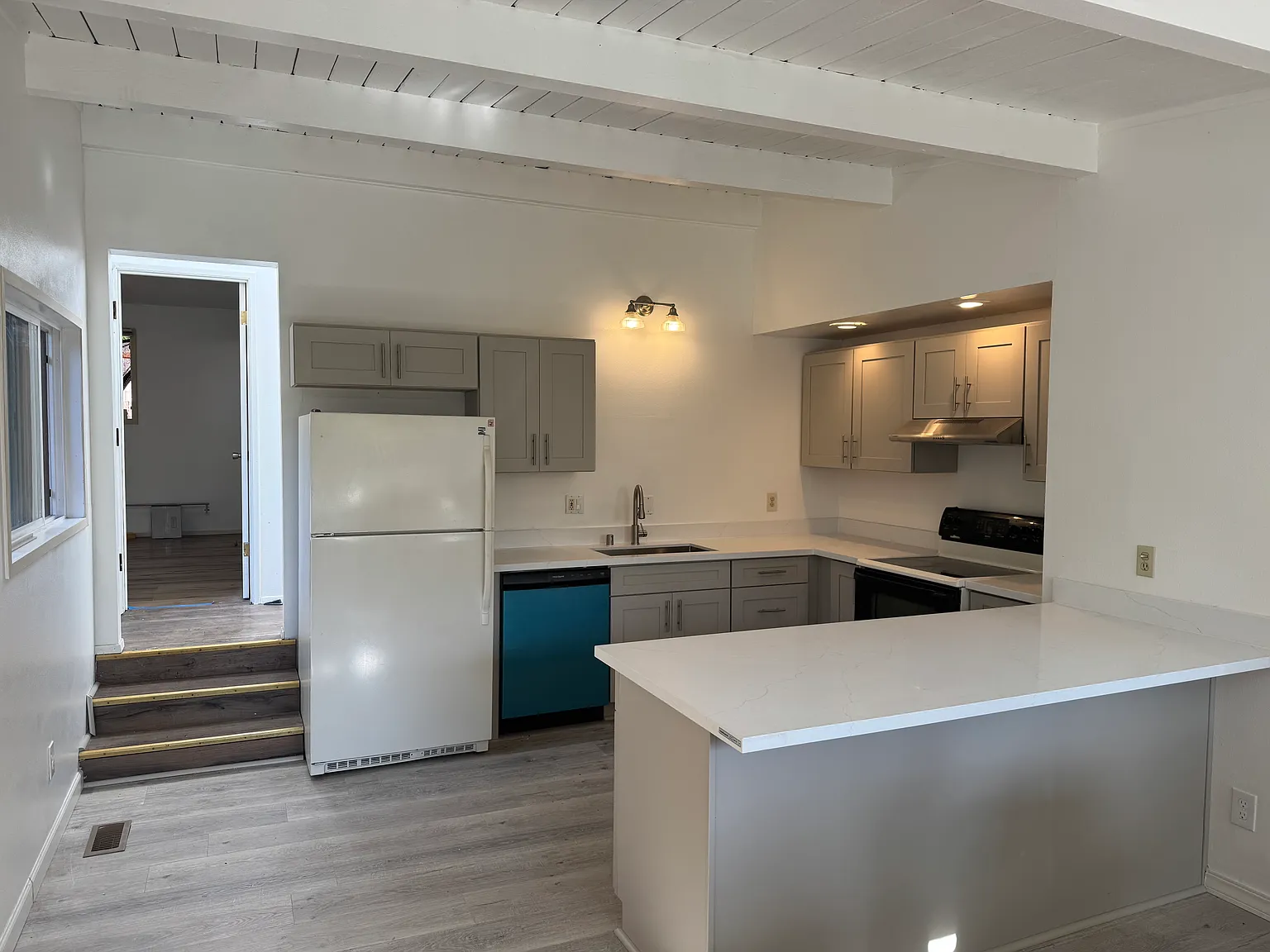 3 bed, 1400 sqft, $3,695 — Photo 3