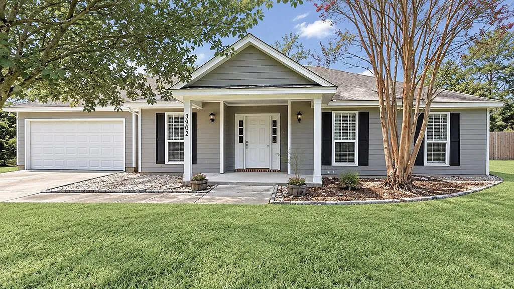 4 bed, 2.0 bath, 1909 sqft, $1,695 — Photo 2