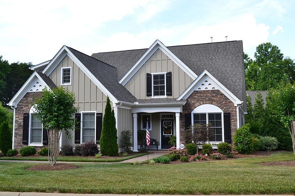 strong Main Levelstrong Grand two story foyer