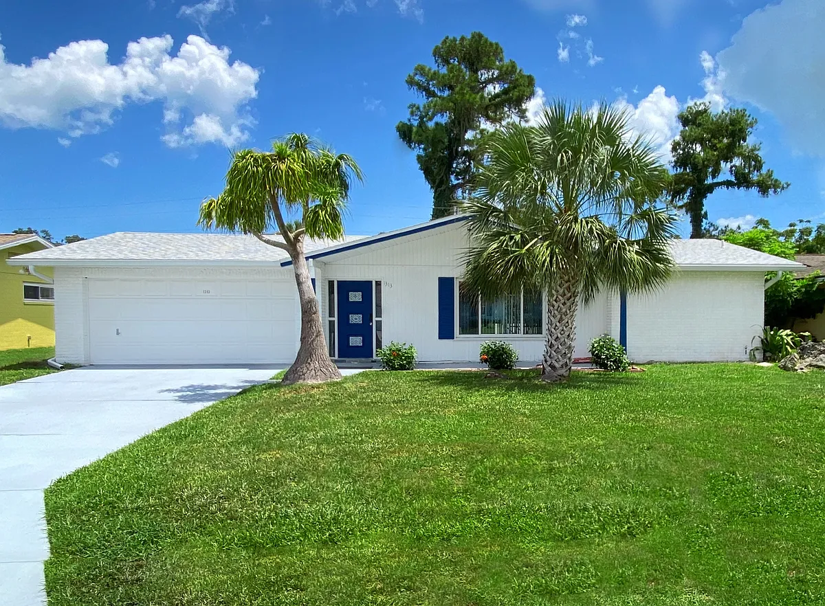 Building Photo - 1313 Golfview Dr
