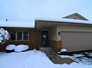 1013 Country Gdn NW, Grand Rapids, MI 49534