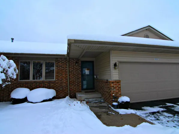 1013 Country Gdn NW, Grand Rapids, MI 49534