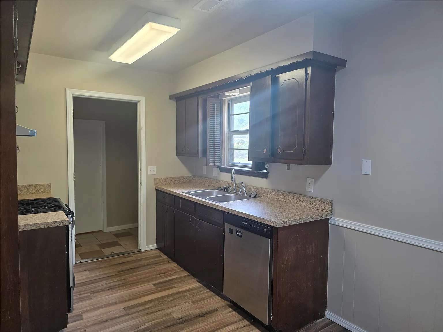 3 bed, 1.5 bath, 1024 sqft, $1,350 — Photo 4