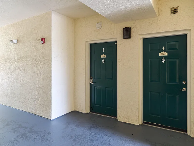 6101 Myrtlewood Cir W — Photo 19