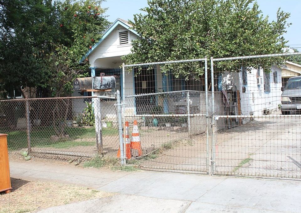 1st image of 221 W 110th St