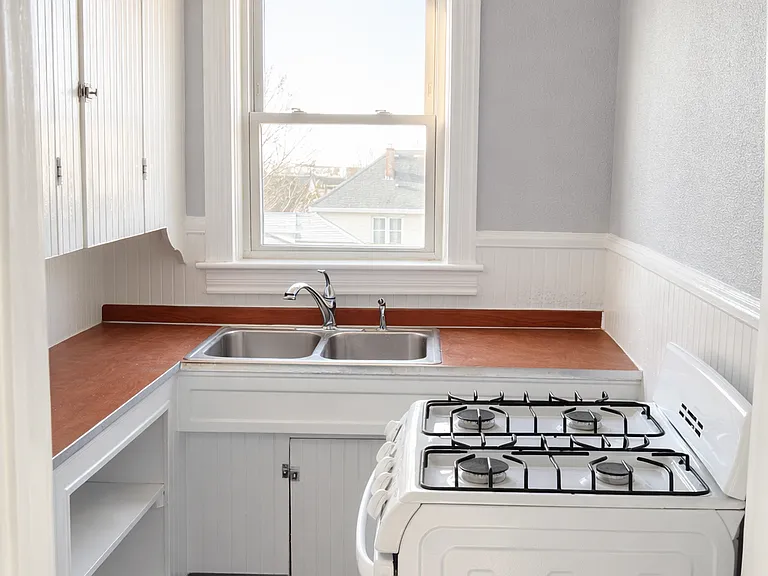 15 Hazard St #3 — Photo 4