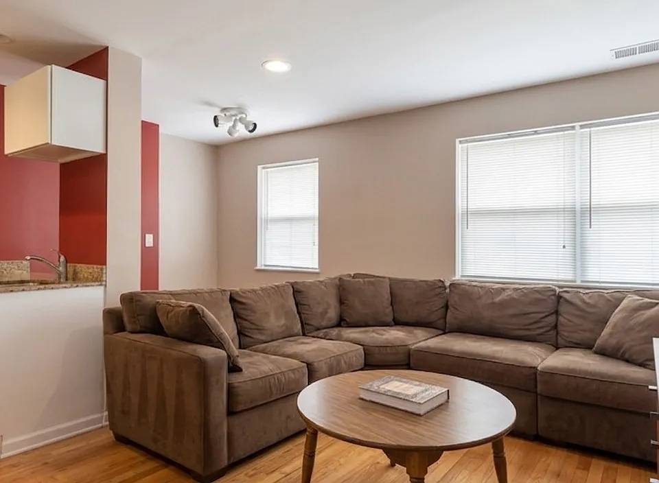 5953 N Kenmore Ave #103