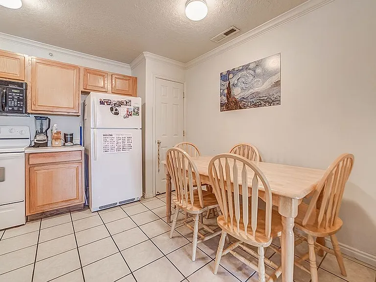 543 N University Ave #305 — Photo 2