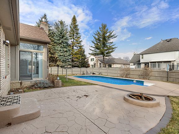 4th image of 14931 Patterson Dr