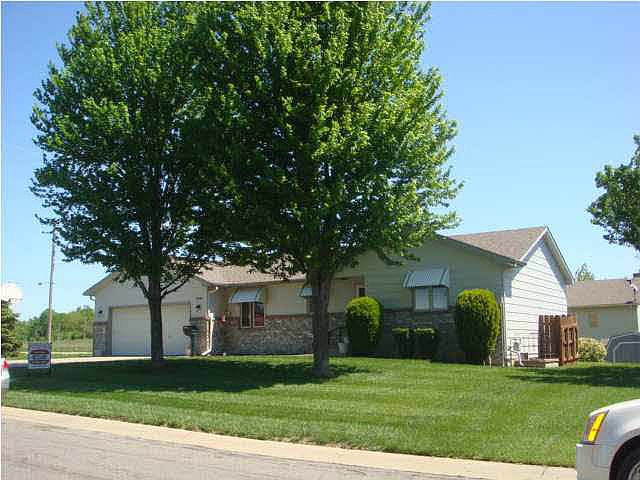 1st image of 2434 Gentry Ln