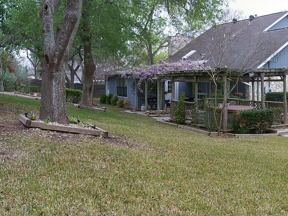 3rd image of 16605 Hunting Valley St