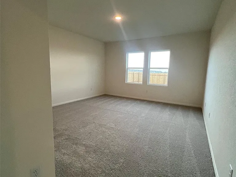 124 Rother Pl — Photo 11