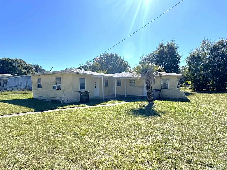 2 Ellis Dr #A — Photo 1