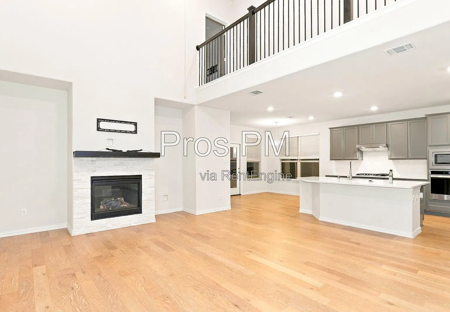 3 bed, 2.5 bath, 2843 sqft, $3,200 — Photo 4