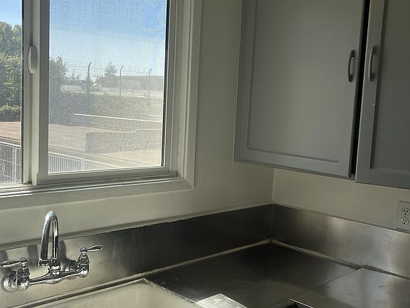 5th image of 2473 Silver Lake Blvd