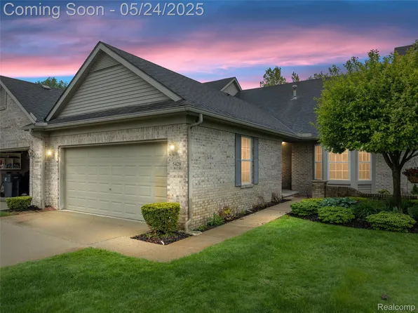 5428 Ivy Ct, Howell, MI 48843