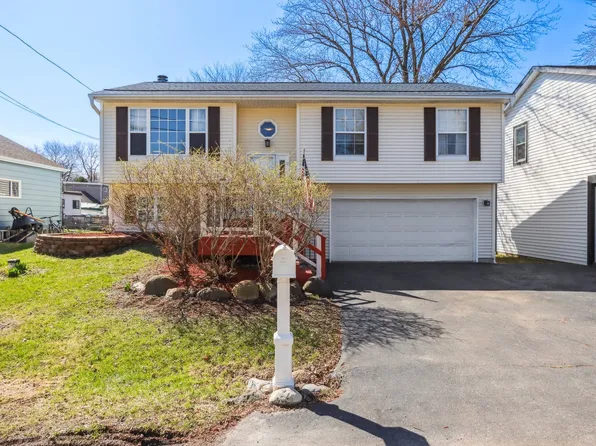 119 Morningside Dr, Lakemoor, IL 60051
