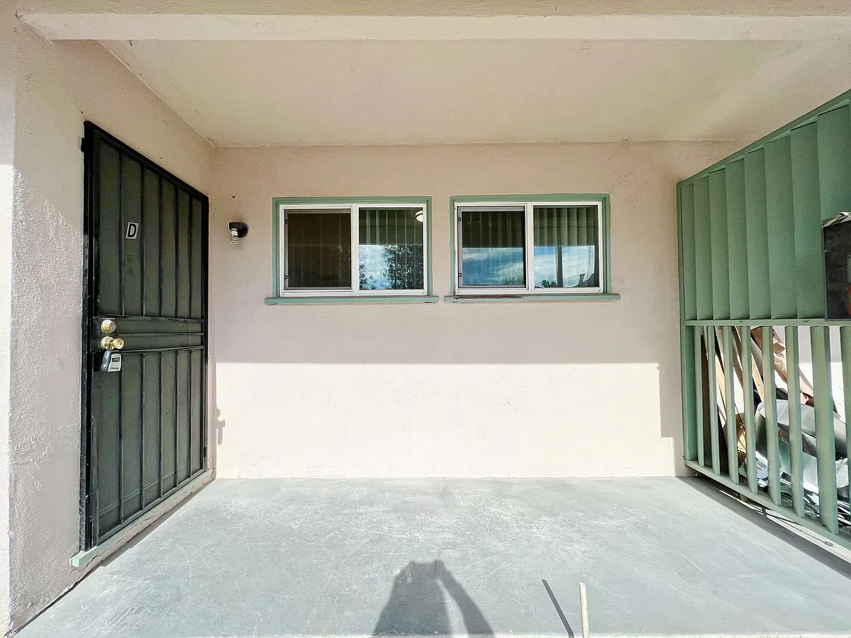 Building Photo - 325 N Garfield Ave #D