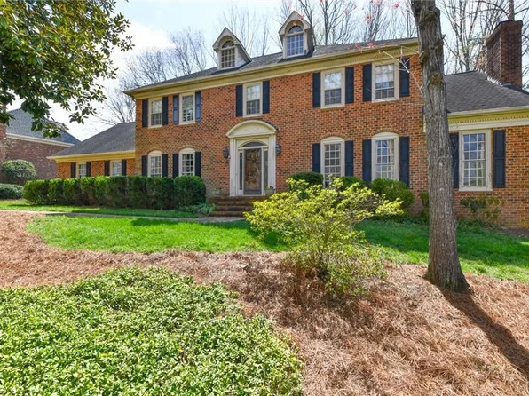 2817 Lake Forest Dr, Greensboro, NC 27408