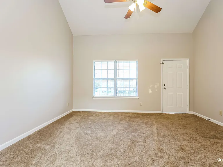 302 Vernon Traylor Dr — Photo 5