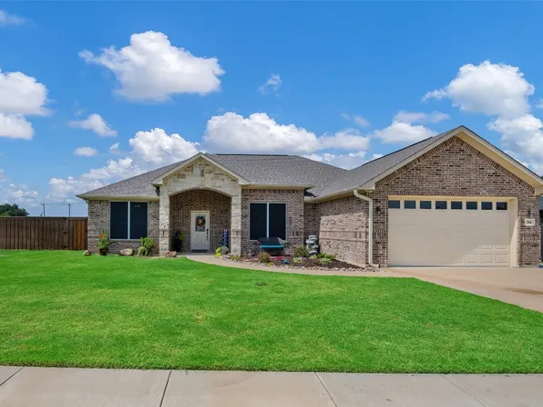 706 Cobblestone Cir, Mabank, TX 75147