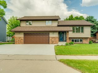 1911 San Diego Dr, Bismarck, ND 58504