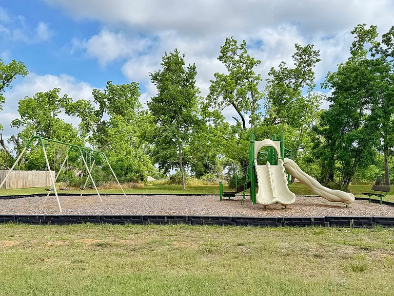 3017 Dowington Dr — Photo 42